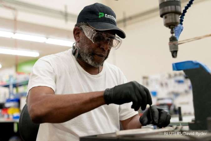 PMI Manufaktur AS Tetap Ekspansif di Februari 2026, Tekanan Harga Kian Menguat