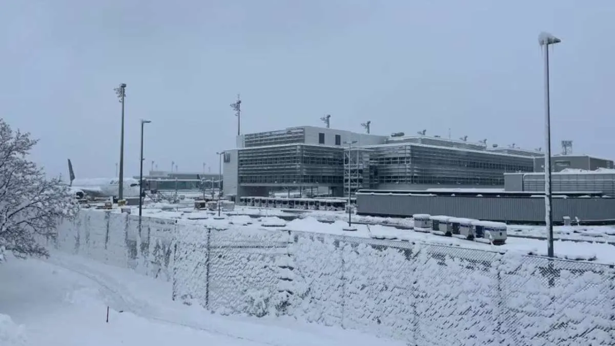 Munich Flights, Trains Cancelled as Heavy Snow Blankets Bavaria