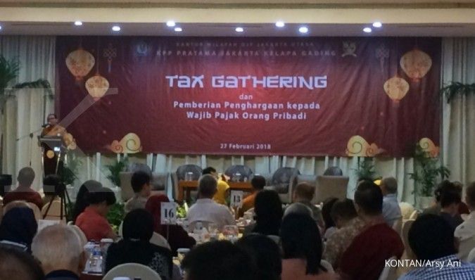 KPP Kelapa Gading berikan penghargaan pada WP dan artis pembayar pajak terbesar