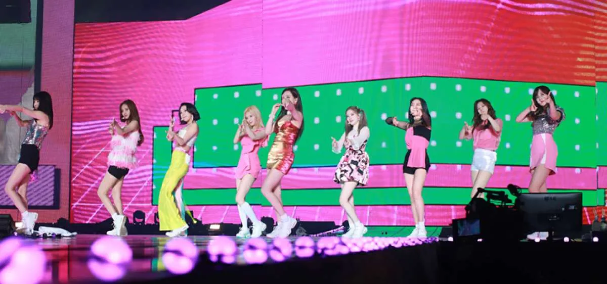 TWICE akan membintangi serial Youtube Originals, saham JYP Entertainment menguat