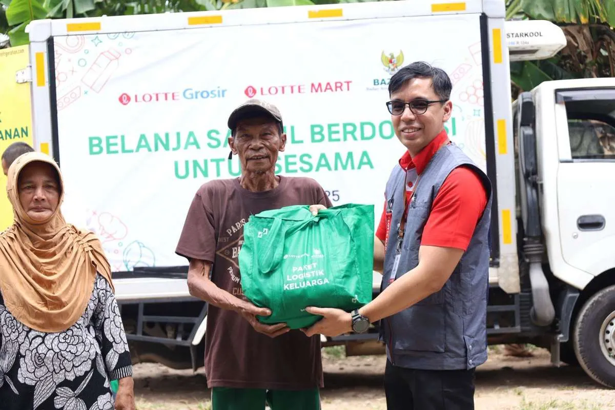 Kolaborasi LOTTE Mart, LOTTE Grosir dan BAZNAS Salurkan Sedekah Rp327 Juta