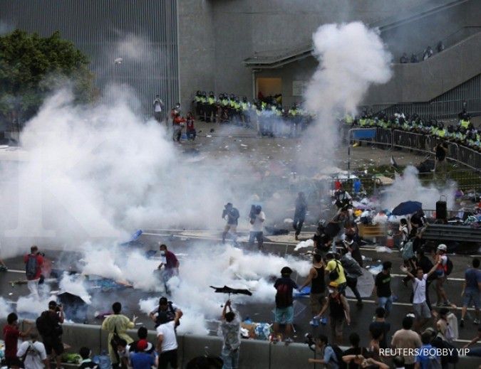 Pemimpin demonstran Hong Kong menyerahkan diri