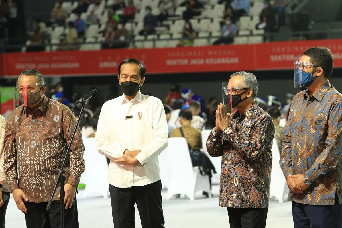 Upaya tekan pandemi, OJK gelar vaksinasi massal di sektor keuangan