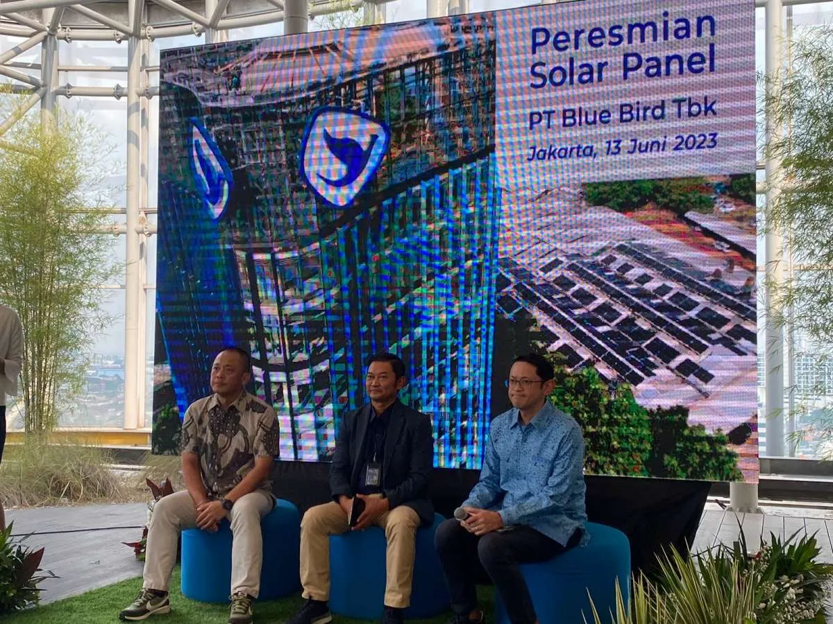 Blue Bird Pasang Panel Surya 215,5 kWp, Targetkan Reduksi 2.000 Ton Emisi Karbon