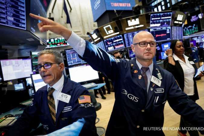Wall Street menghijau ditopang saham Apple di tengah penantian keputusan The Fed