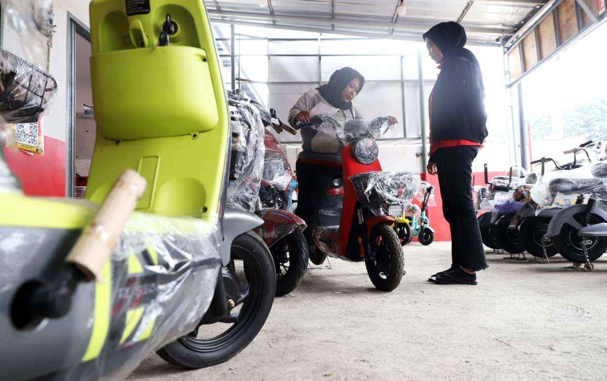 Sepeda Listrik Banyak Dibeli Emak-emak dan Pelajar