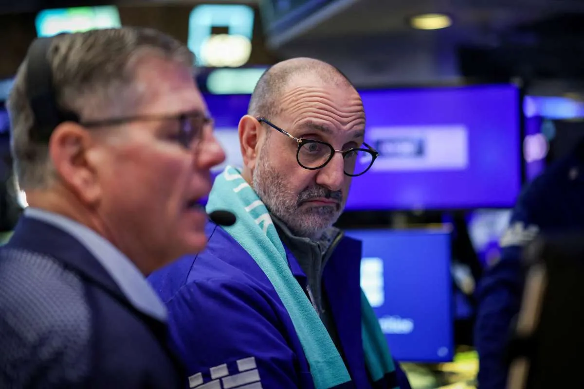 Wall Street Bersiap untuk Suku Bunga The Fed, S&P 500 dan Nasdaq Tergelincir