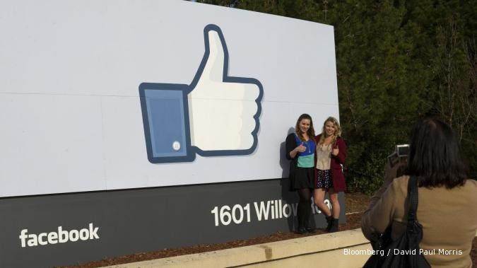 Debut perdana, saham Facebook naik 18%