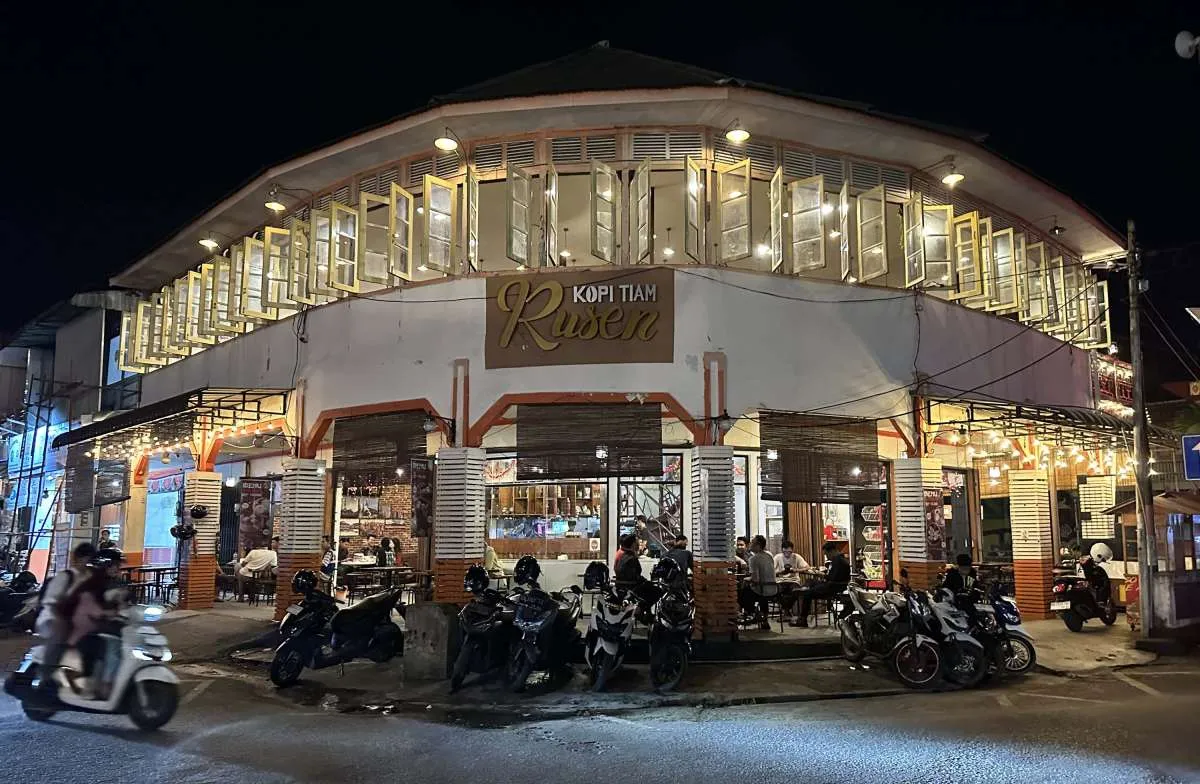 Cuaca Kalbar Kamis (19/2): Hujan Petir Mengancam, 3 Kota Ini Wajib Waspada