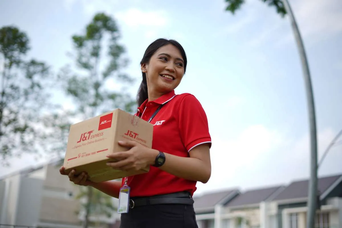 Cara cek resi J&T Express untuk semua layanan kian mudah dilakukan