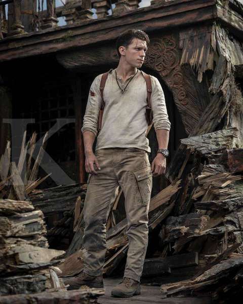 Tom Holland sebagai Nathan Drake muda di film baru Uncharted..
