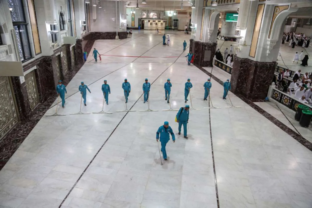 Arab Saudi: Shalat 5 waktu dan Jumat di alun-alun Makah dan Masjid Nabawi ditiadakan