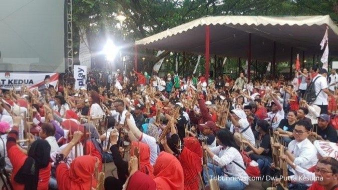 Aksi pendukung Jokowi mainkan dua ribu angklung jelang debat 