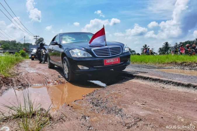 Jokowi: Pemerintah Pusat Segera Bantu Perbaiki Ruas Jalan Rusak di Lampung