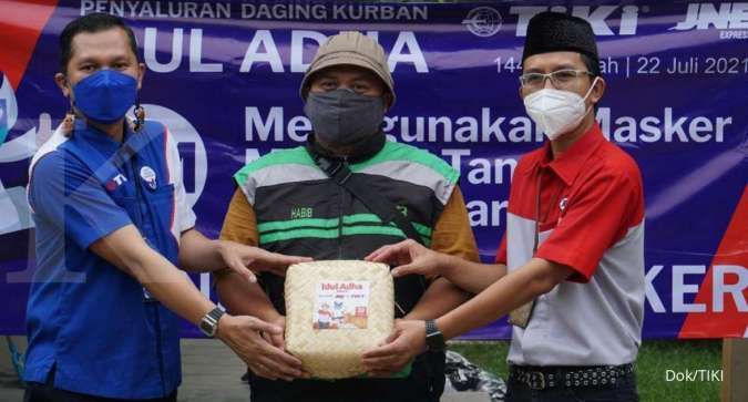 TIKI dan JNE Rayakan Idul Adha dengan Membagikan Daging Hewan Kurban kepada 4.000 Orang