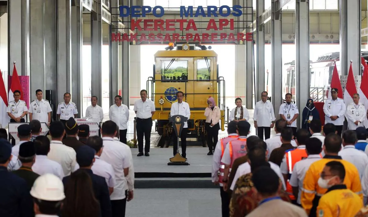Resmikan Jalur Kereta Api Makassar-Parepare, Jokowi: Daya Saing Negara Makin Baik