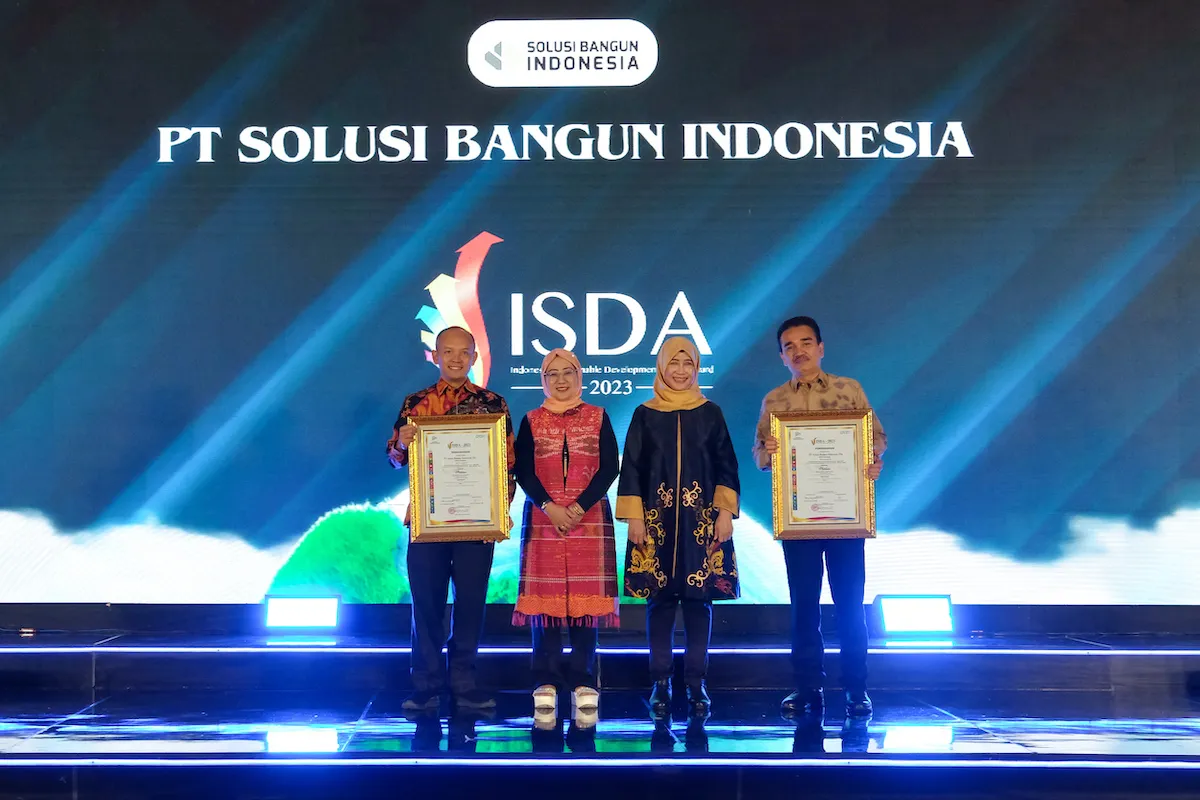Solusi Bangun Indonesia Pabrik Narogong Raih Penghargaan Indonesian SDGsAwards (ISDA)