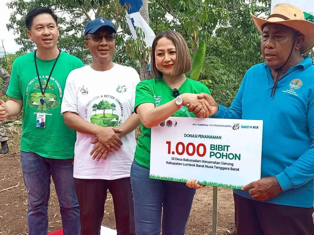 BCA Tanam 1.000 Pohon Durian di Gunung Sasak