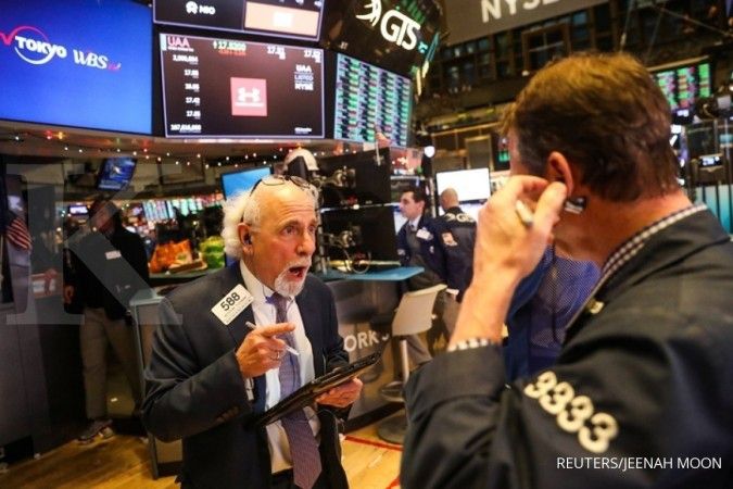 Wall Street jatuh 2% tersengat data manufaktur dan Apple