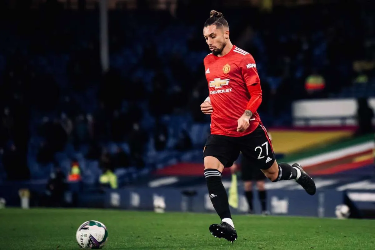 Inter Milan incar Alex Telles isi pos bek kiri, untung buat Manchester United?