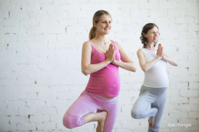 5 Pose Yoga Prenatal yang Bisa Membantu Mengatasi Nyeri Kehamilan