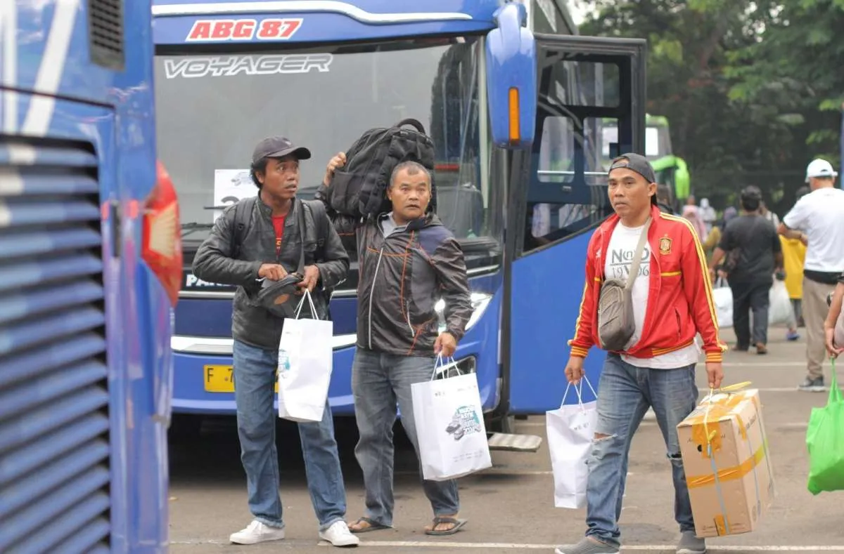 Berikan Perlindungan Asuransi, Askrindo Berangkatkan Ratusan Pemudik ke-8 Kota 