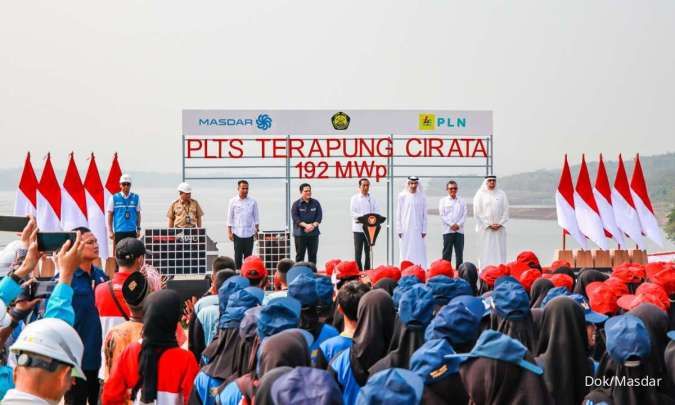 Jokowi Resmikan PLTS Terapung Cirata, Terbesar di Asia Tenggara
