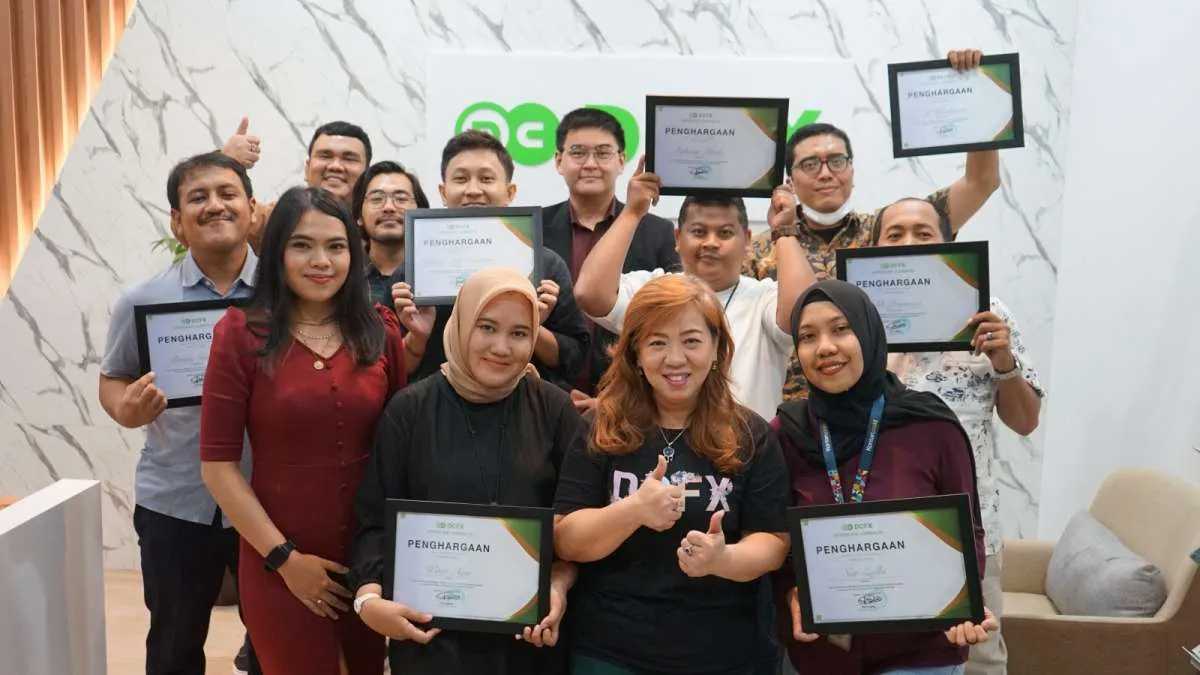 Turut Aktif Bangun Literasi Keuangan, 2 Jurnalis KONTAN Raih Apresiasi dari DCFX