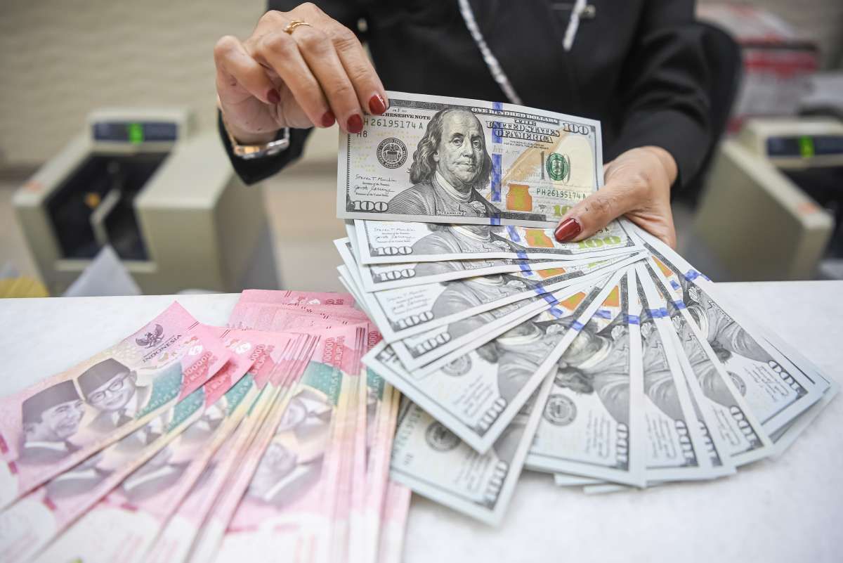 Rupiah Masih Akan Tertekan Eskalasi Perang pada Selasa (14/7)