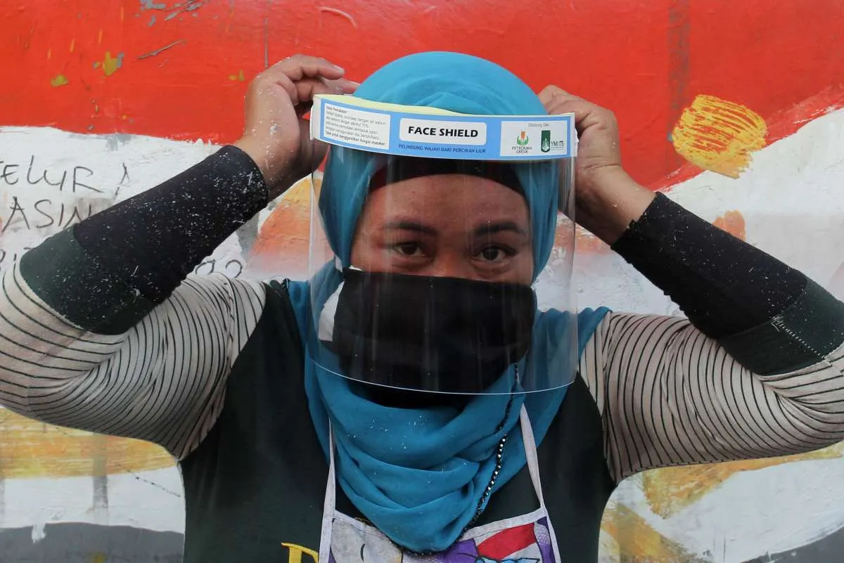 Mengenakan face shield tanpa masker, perlindungan terhadap Covid-19 tak maksimal