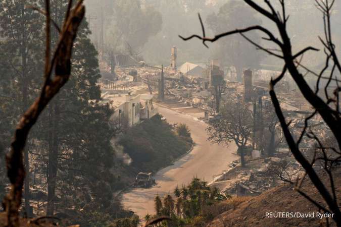 Angin Berbalik Arah Sebabkan Pemadaman Kebakaran Hebat di California AS Terkendala