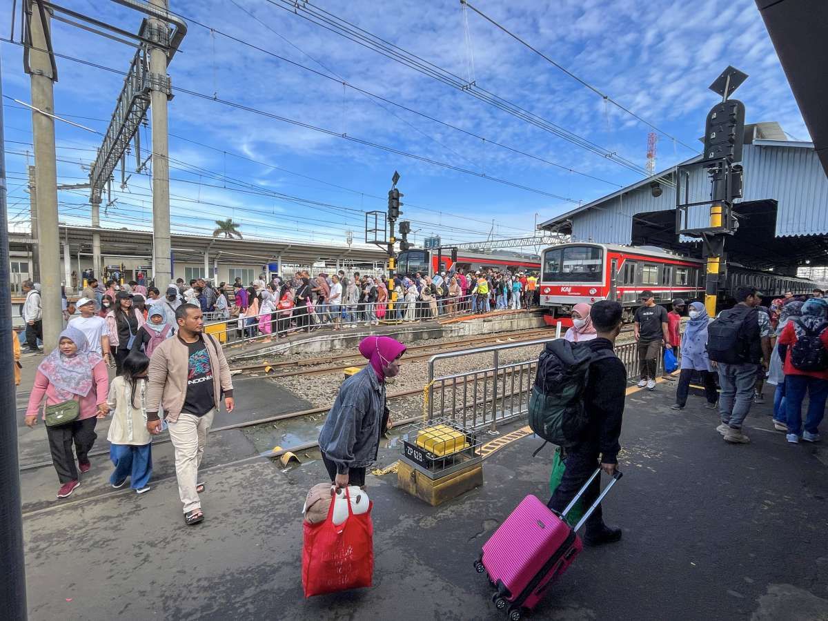Penumpang KRL Tujuan Bogor Meningkat Jelang Liburan