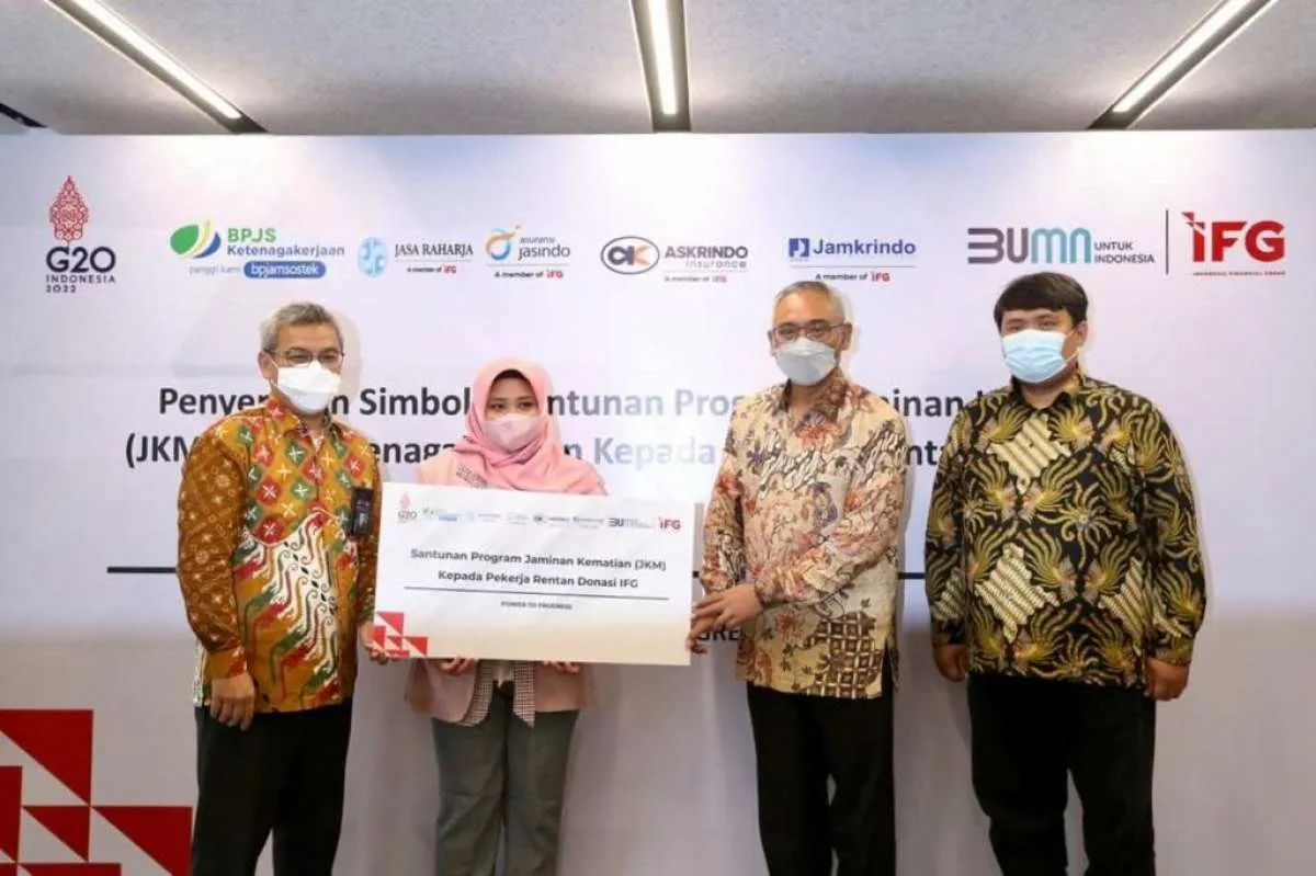 IFG Serahkan Santunan Jaminan Kematian BPJS Ketenagakerjaan kepada Ahli Waris 