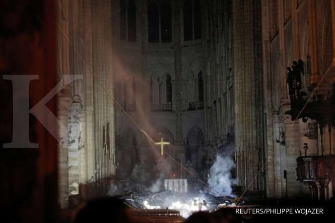 Dilalap api, Katedral St Pierre dan St Paul di Nantes diduga sengaja dibakar