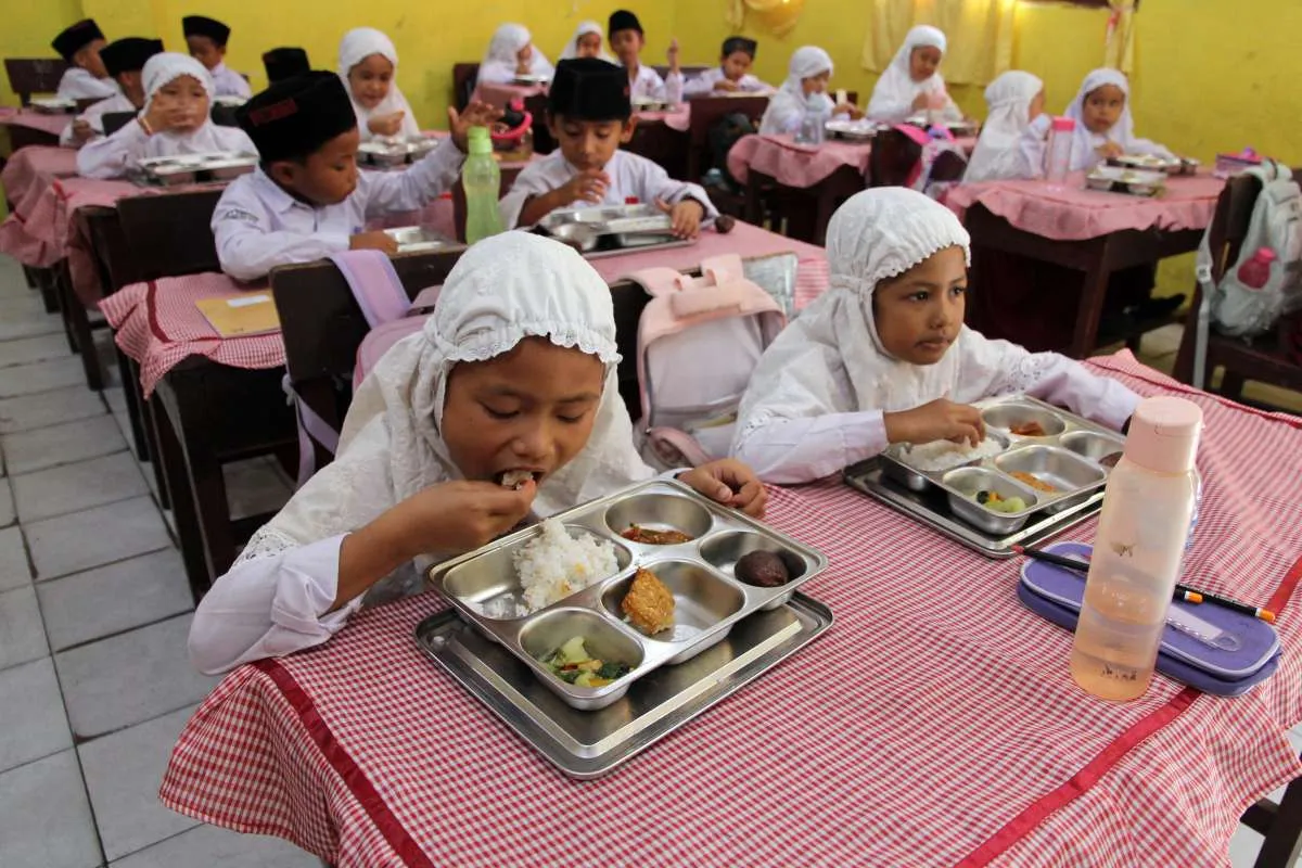 Pemerintah Pastikan Program MBG Tetap Berjalan Saat Ramadan, Menu Makanan Kering