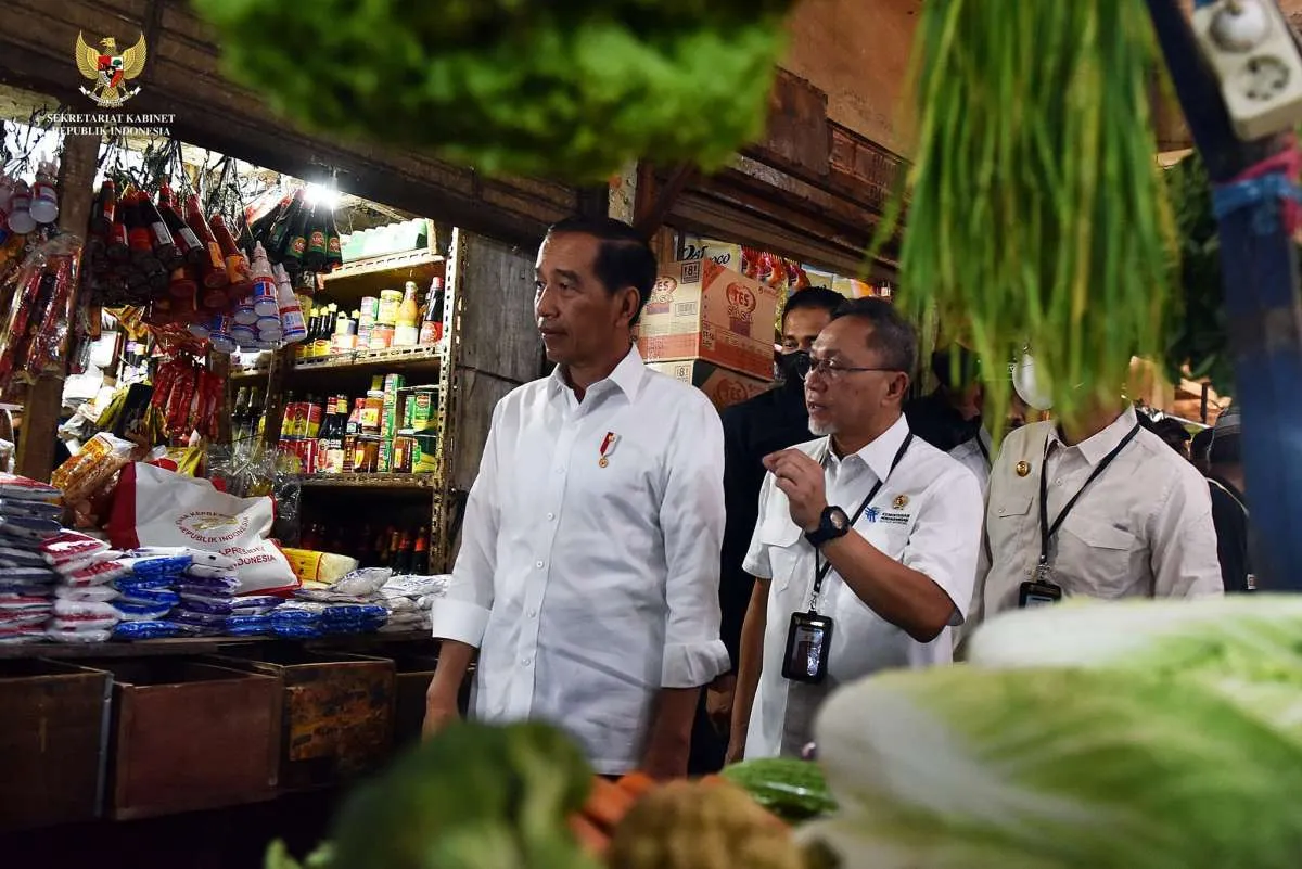 Jokowi Makan Siang Bareng Zulkifli Hasan di Bogor Jelang Debat Capres