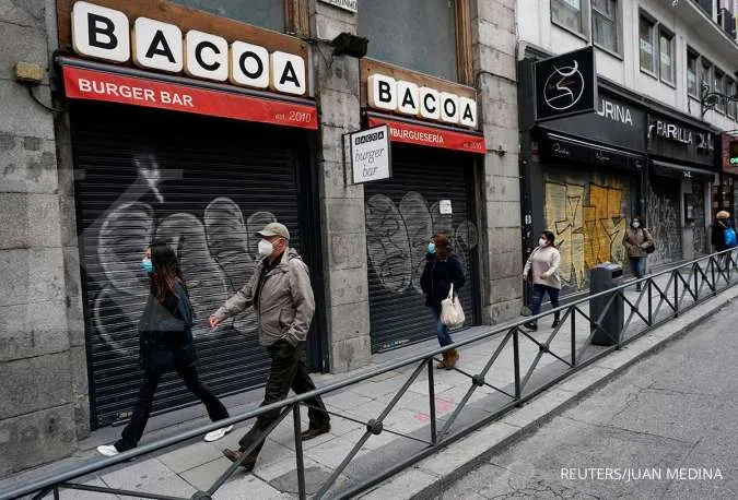 Barcelona bars spring back to life after 5-week coronavirus closure
