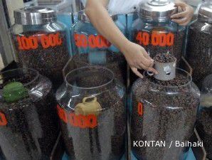 Cuaca buruk membuat petani kopi gigit jari