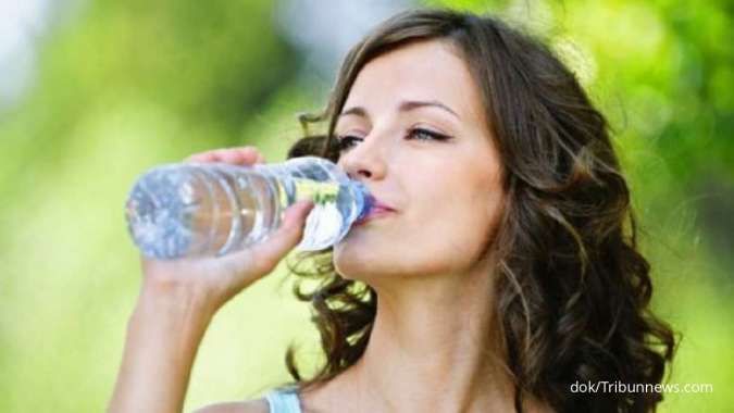 Ini 6 Bahaya dan Tanda Minum Air Putih Berlebihan, Awas Hiponatremia