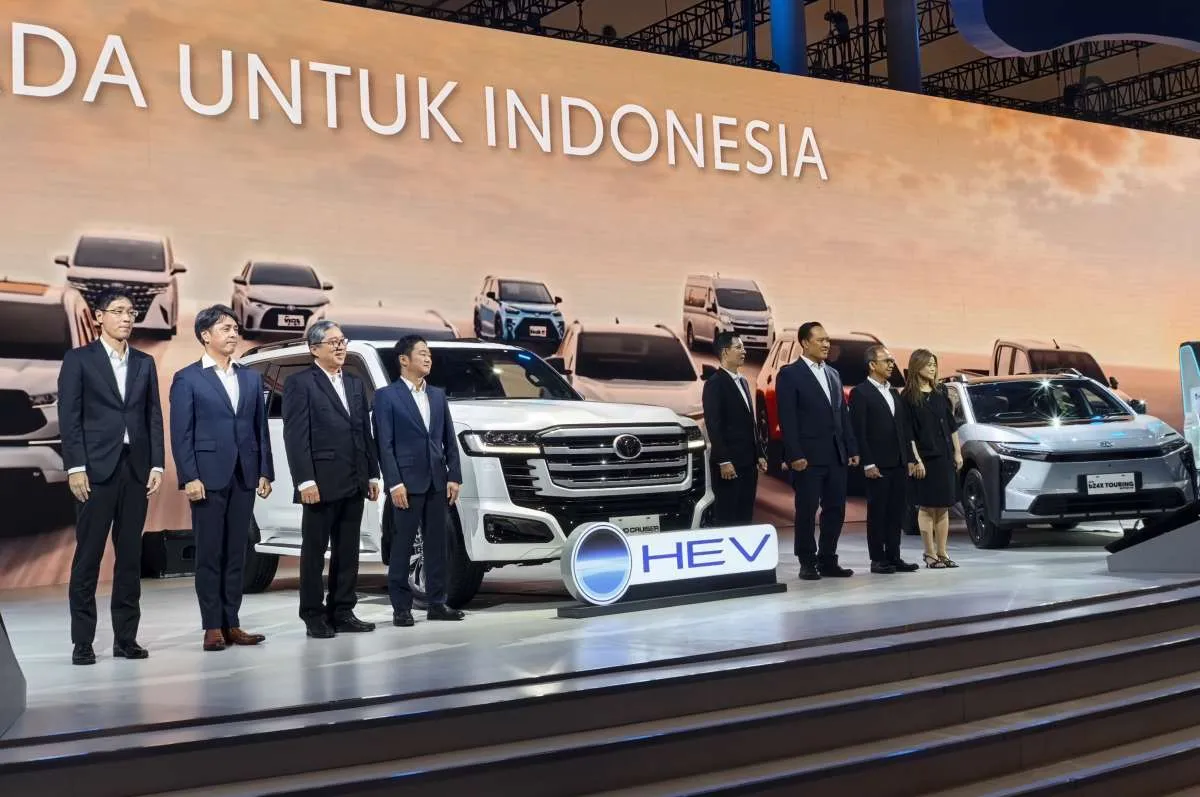 Toyota Luncurkan Land Cruiser Hybrid dan bZ4X Touring di GIIAS 2026