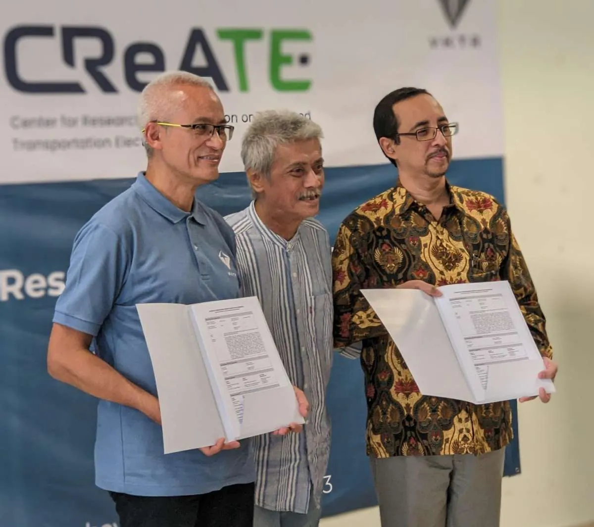 VKTR Serah Terima Hak Paten dan Inovasi Kendaraan Listrik dengan PENS