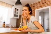 13 Rekomendasi Buah Anti-Aging untuk Memperlambat Penuaan