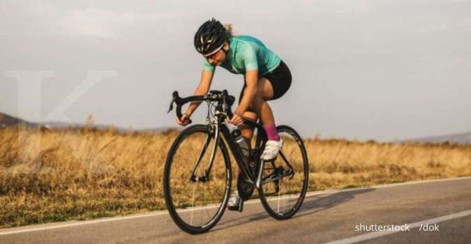 Bersepeda bisa jadi olahraga mengecilkan perut.
