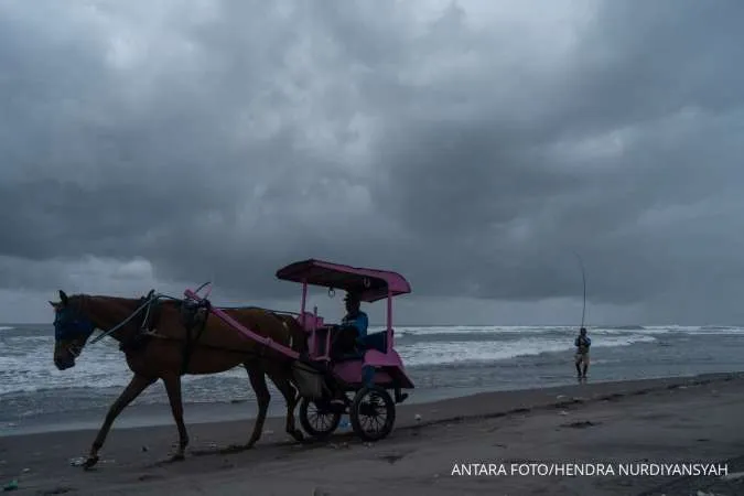 Peringatan Dini BMKG Cuaca Besok (1/1), Hujan Sangat Lebat Guyur Provinsi Ini