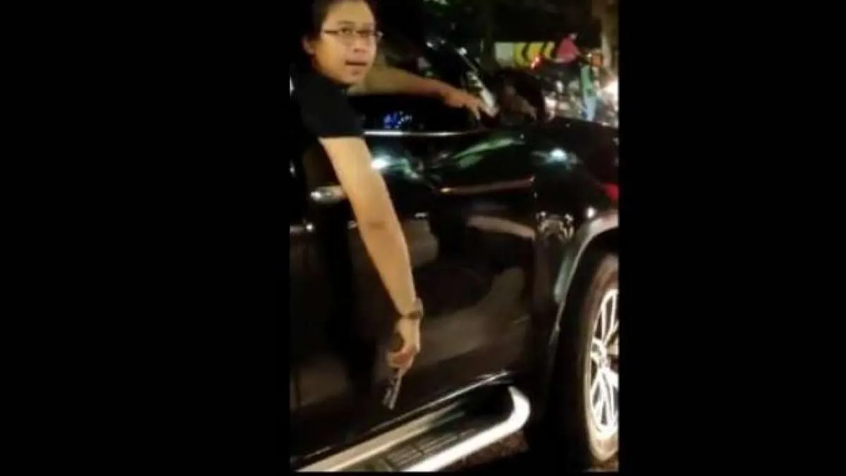 Pria yang acungkan pistol pasca menabrak warga diduga pendiri  Startup P2P Lending