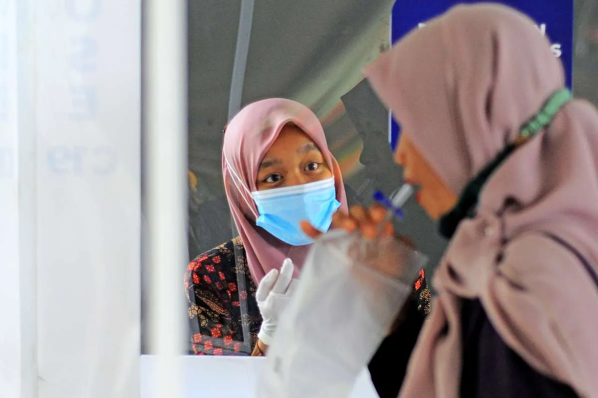 Cara mencegah penularan Covid-19 saat bepergian ke luar kota