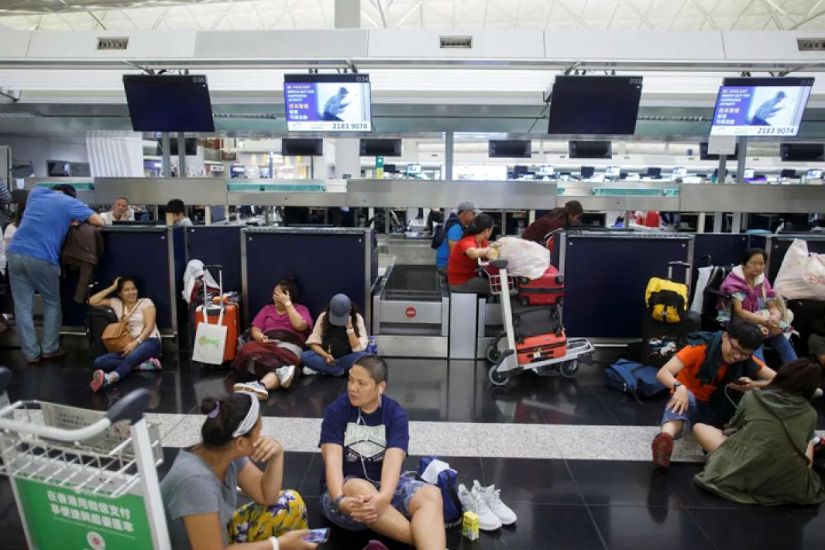 Pendemo blokir fasilitas check-in, Bandara Hong Kong tangguhkan proses keberangkatan