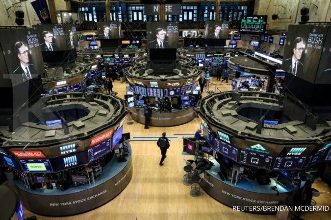 Wall Street anjlok lebih dari 3% gara-gara potensi resesi dan perang dagang