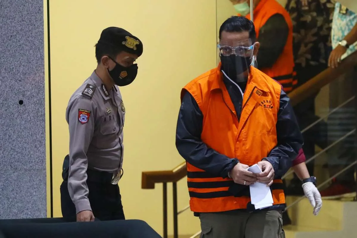 Jadi tersangka kasus korupsi bansos Covid-19, KPK menahan Mensos Juliari
