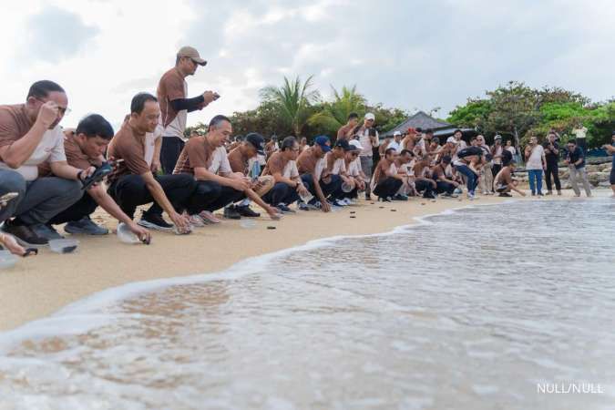 Komitmen ESG, PT Finnet Melepas Ratusan Tukik di Pantai Nusa Dua, Bali 